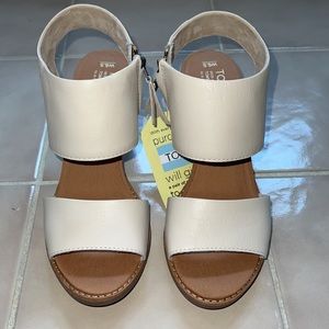 Toms white Majorca leather sandals size 6.5